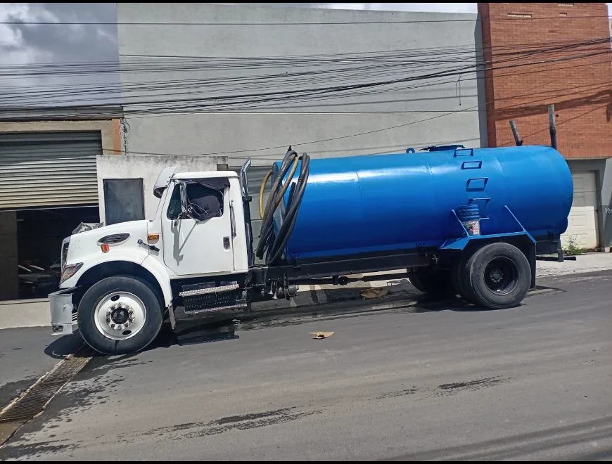 Water delivery truck